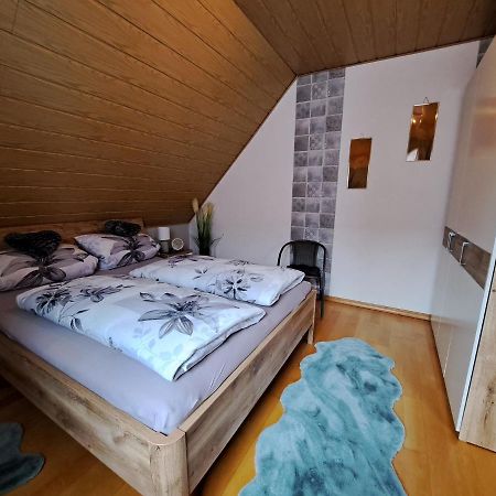 Ferienwohnung Sonja Mit Garten Und Freisitz Steinwiesen Exteriör bild