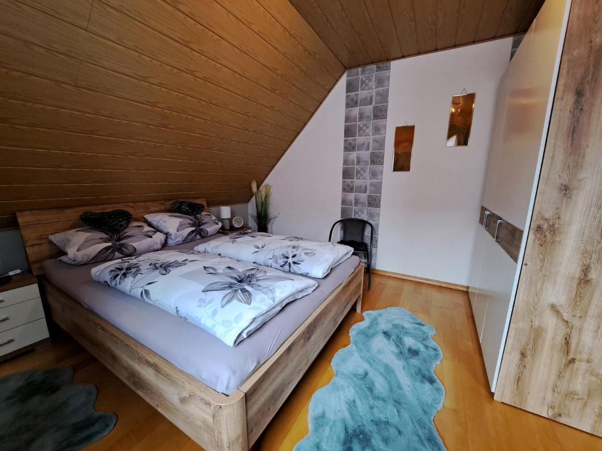 Ferienwohnung Sonja Mit Garten Und Freisitz Steinwiesen Exteriör bild