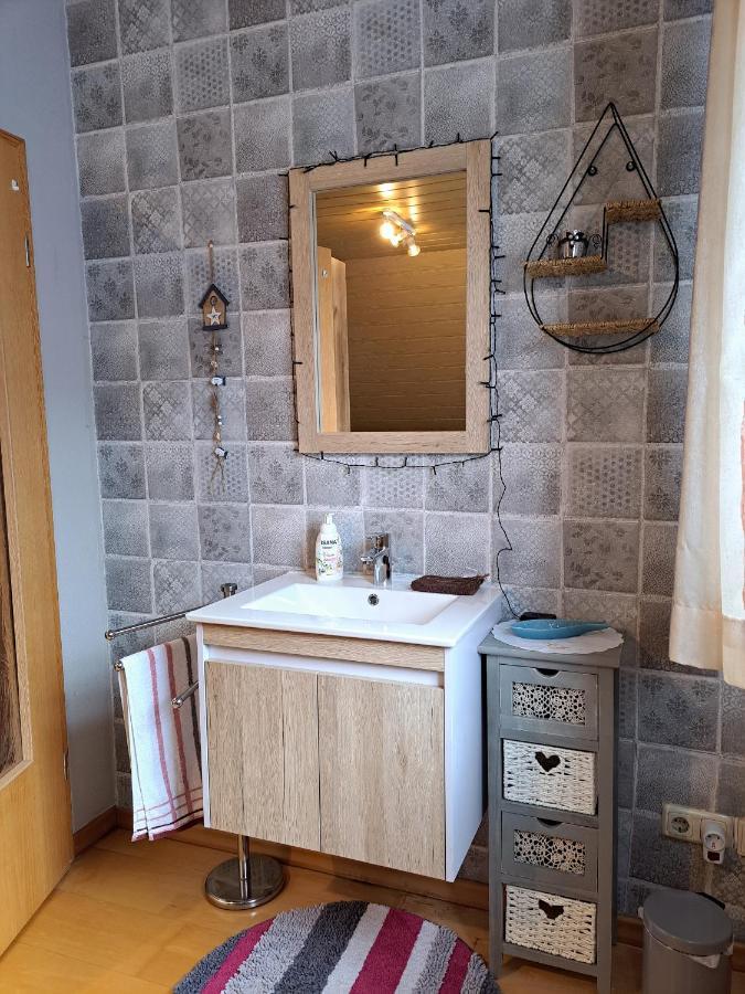 Ferienwohnung Sonja Mit Garten Und Freisitz Steinwiesen Exteriör bild